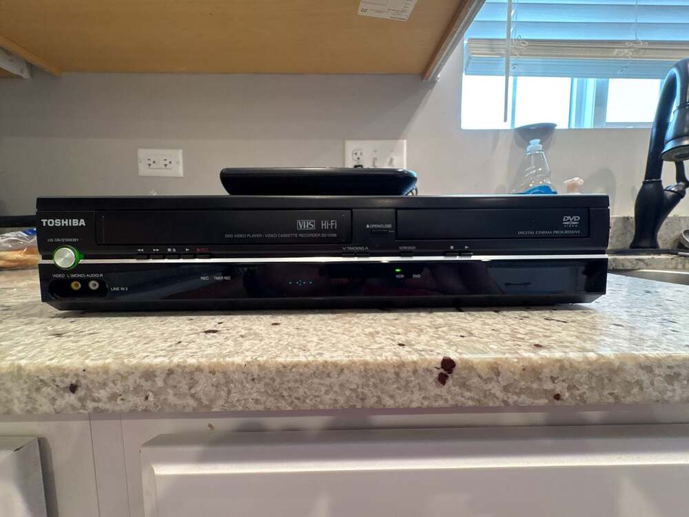 Toshiba SD-V296 DVD/VCR Combo Player with Remote. VHS DOES NOT WORK PROPERLY